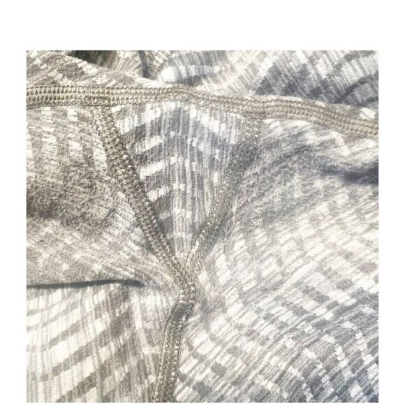 Lululemon Wunder Under High Rise Leggings Cropped Size 6 Chevron Stripe Print - Picture 8 of 10